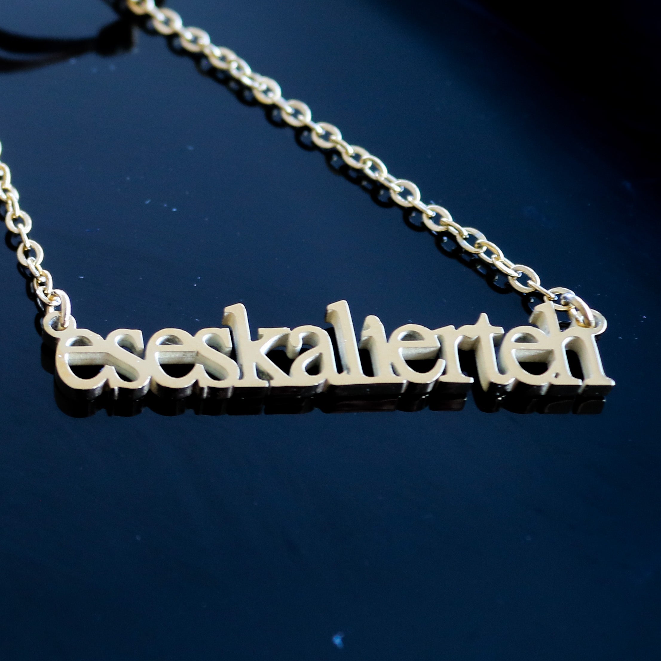 ES ESKALIERT EH - Halskette - Weinspirits