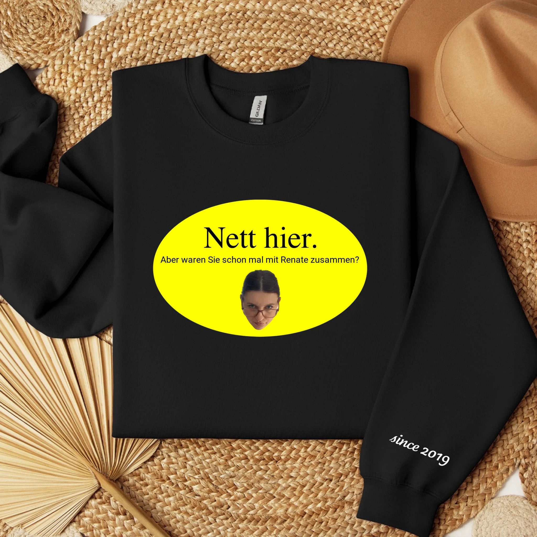 mockup sweater arm black 2