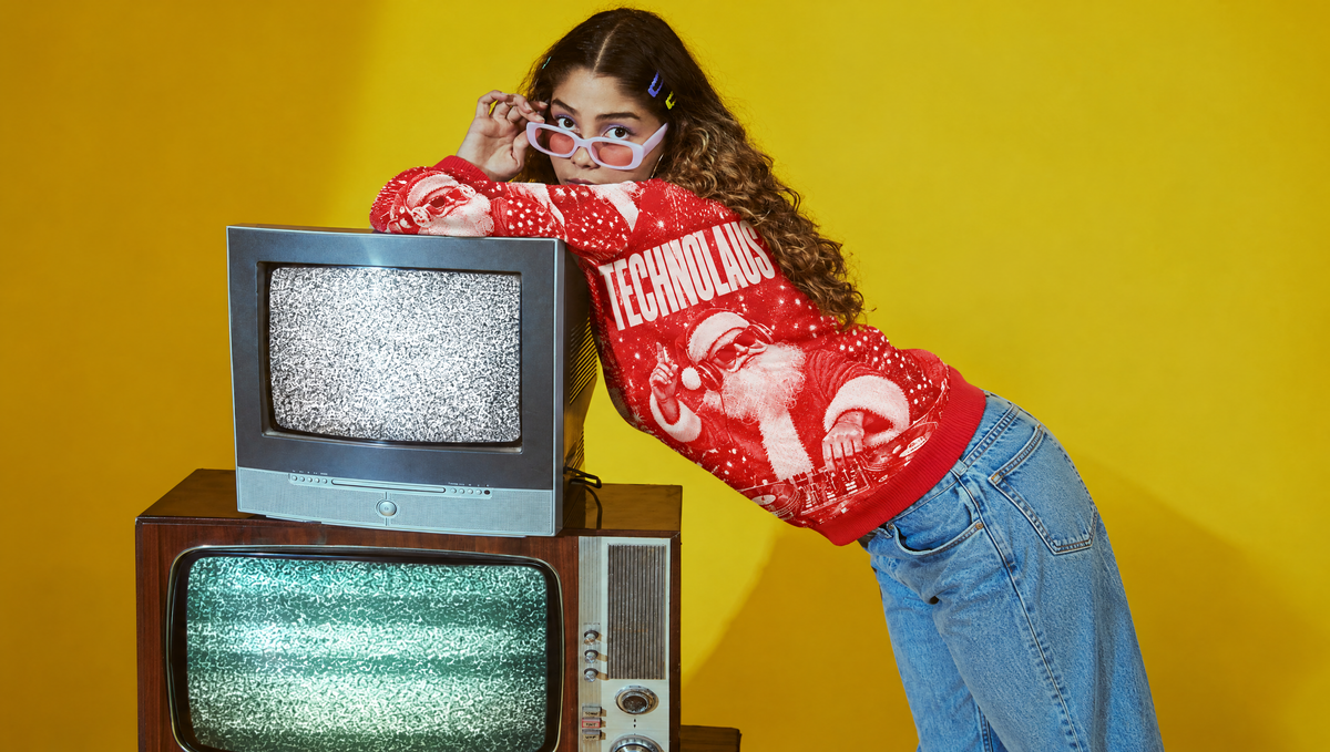 TECHNOLAUS Sweater und Retro-Fernseher